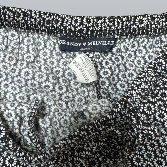 Brandy Melville Black & White Floral Shorts - Picture 2 of 4